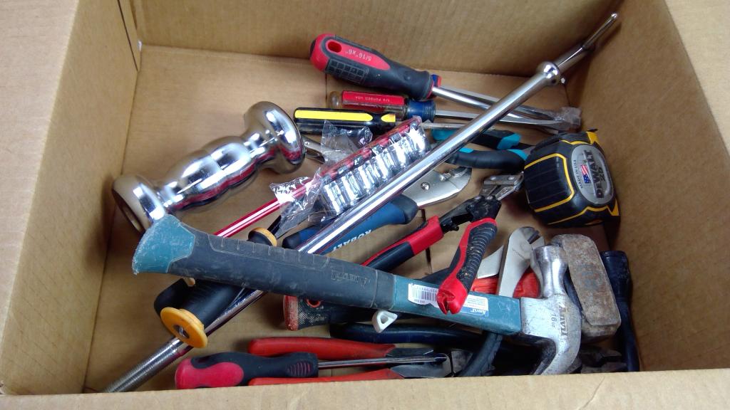 Pittsburgh Screwdriver, Crescent Hammer, Duratech Sockets, & More 20 Pieces