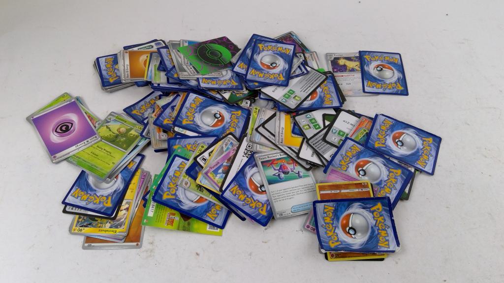Pokemon Trading Cards 20+ Pieces