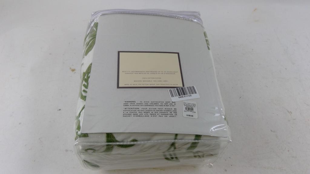 Potterybarn Floral Embroidered Duvet Cover Size Full / Queen