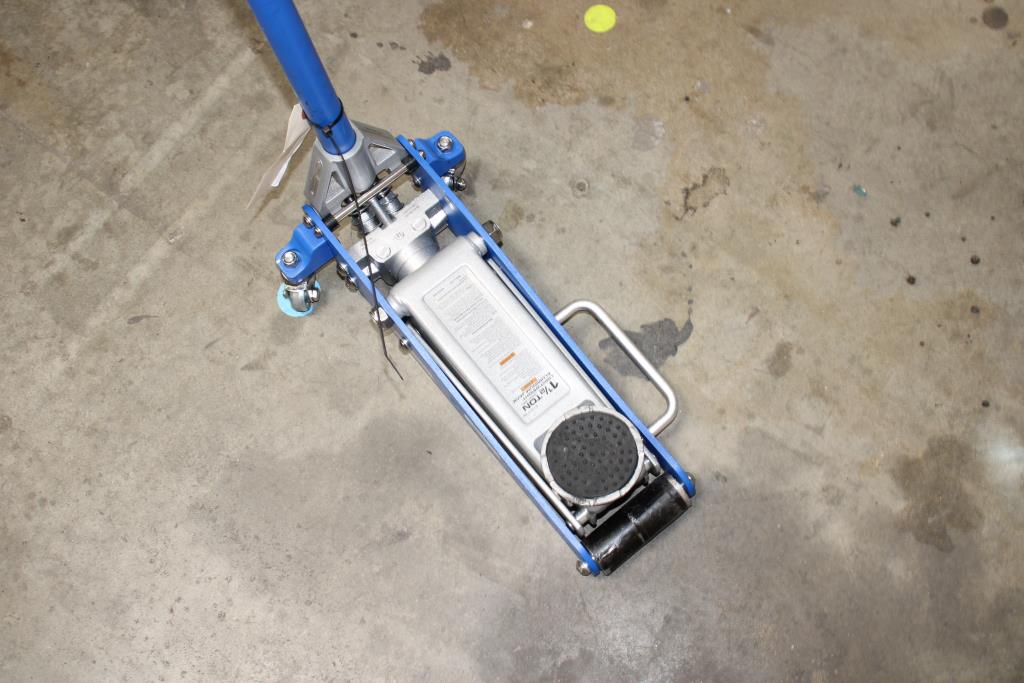 Power Torque 1 1/2 Ton Lightweight Aluminum Floor Jack Property Room