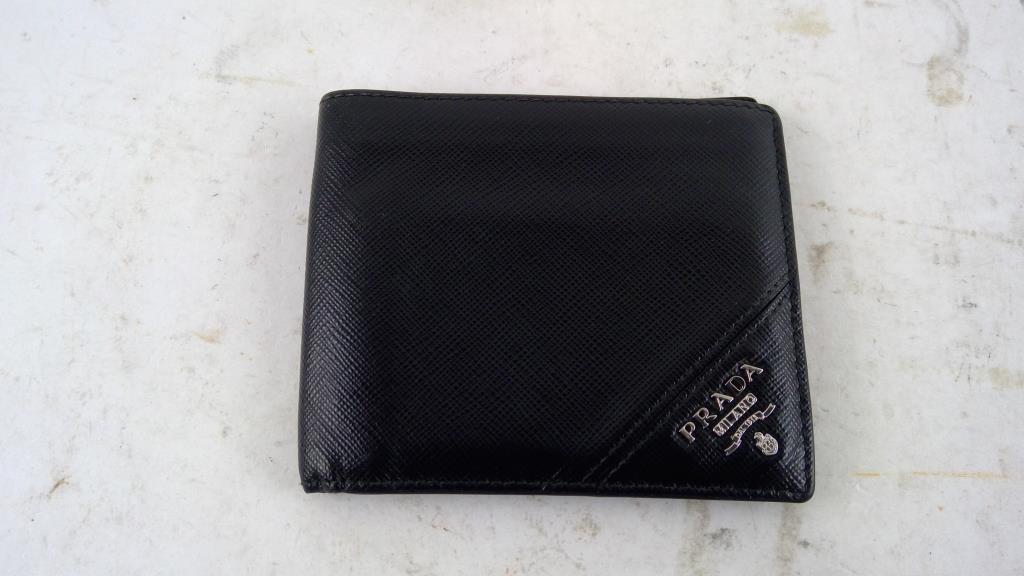 Prada Wallet - Doublechecked By Entrupy