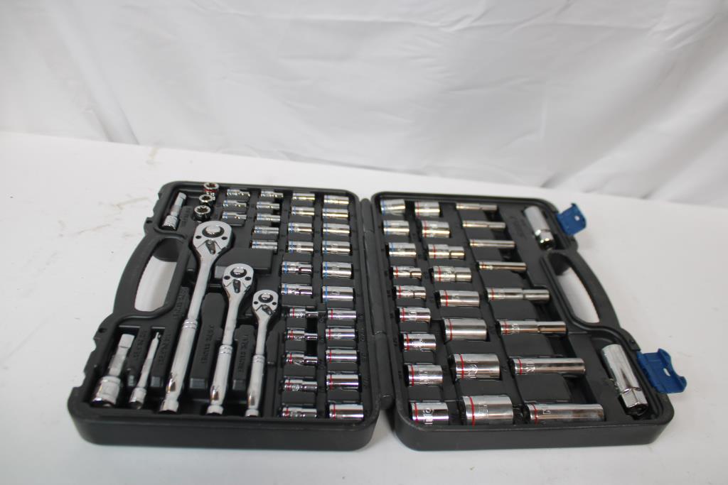 Quinn 1/4 In, 3/8 In & 1/2 In Drive SAE And Metric Socket Set 66 Pieces