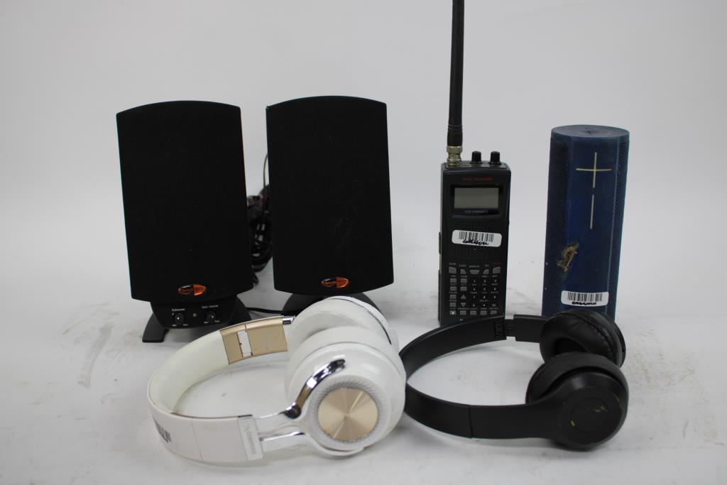 Radio Shack Dual Trunking Scanner, Headphones, Speakers, 6 Pieces