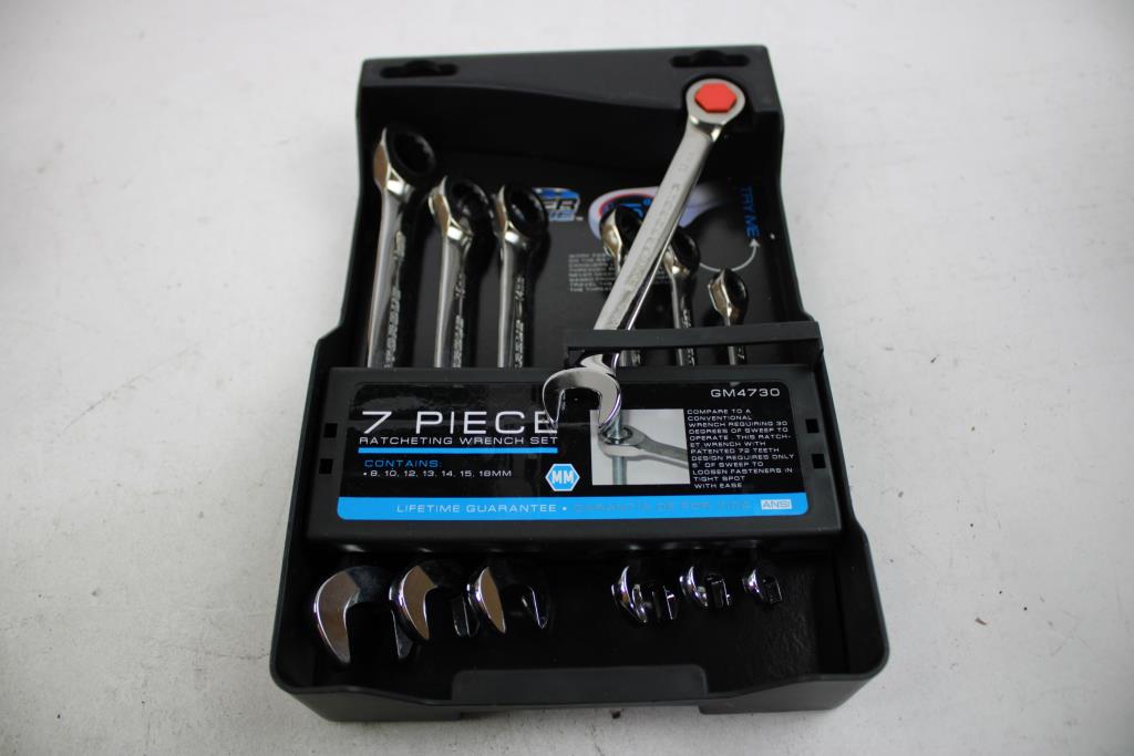 Ratcheting Wrench Set, Great Wall Toys Tank, And More, 3 Pieces