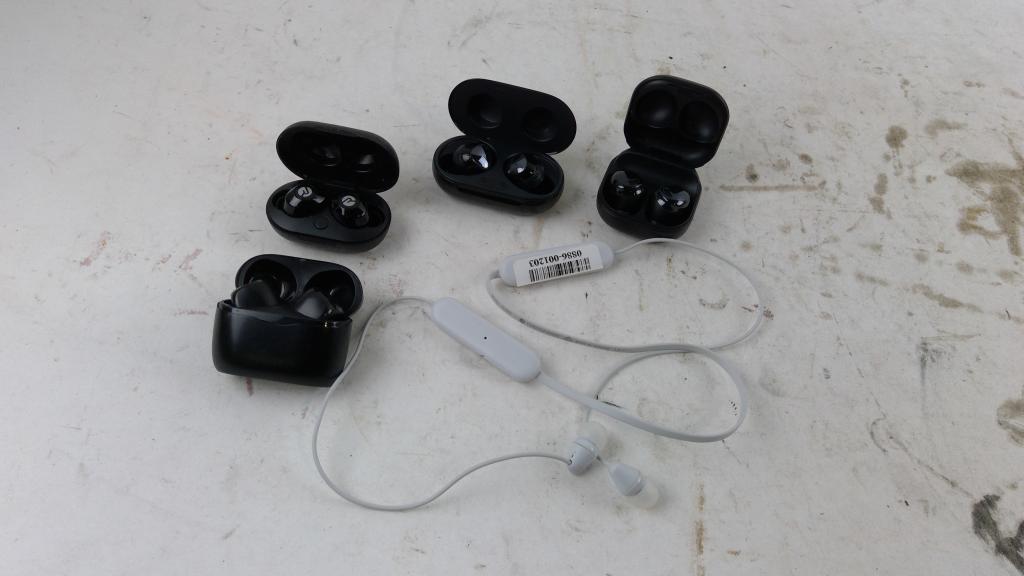 Raycon Wireless Earbuds And More 5 Pieces