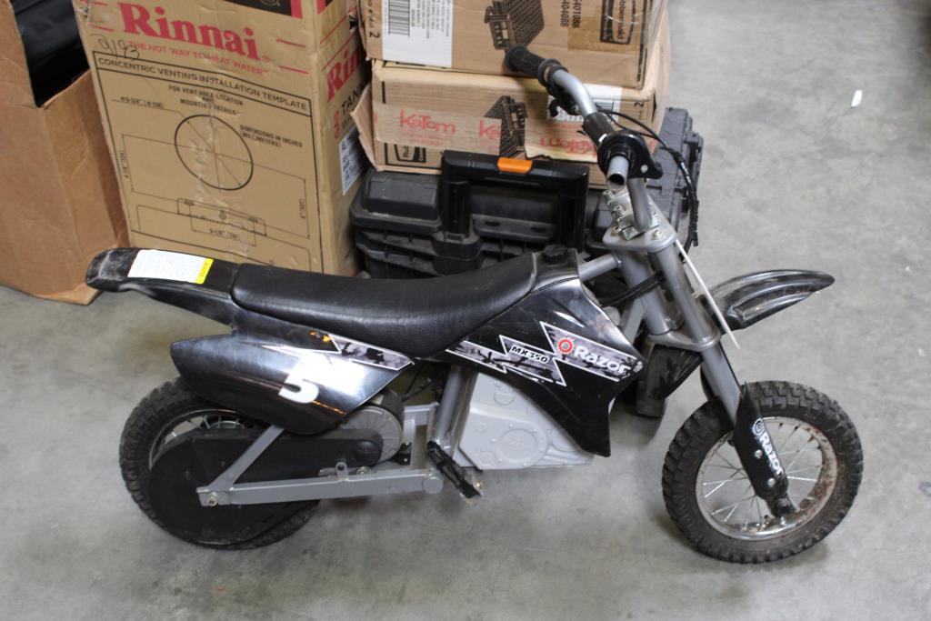 thumbnail interactive-video image 1 of Razor MX400 Dirt Rocket Electric Bike For Kids Ages Ireland 1 of 14