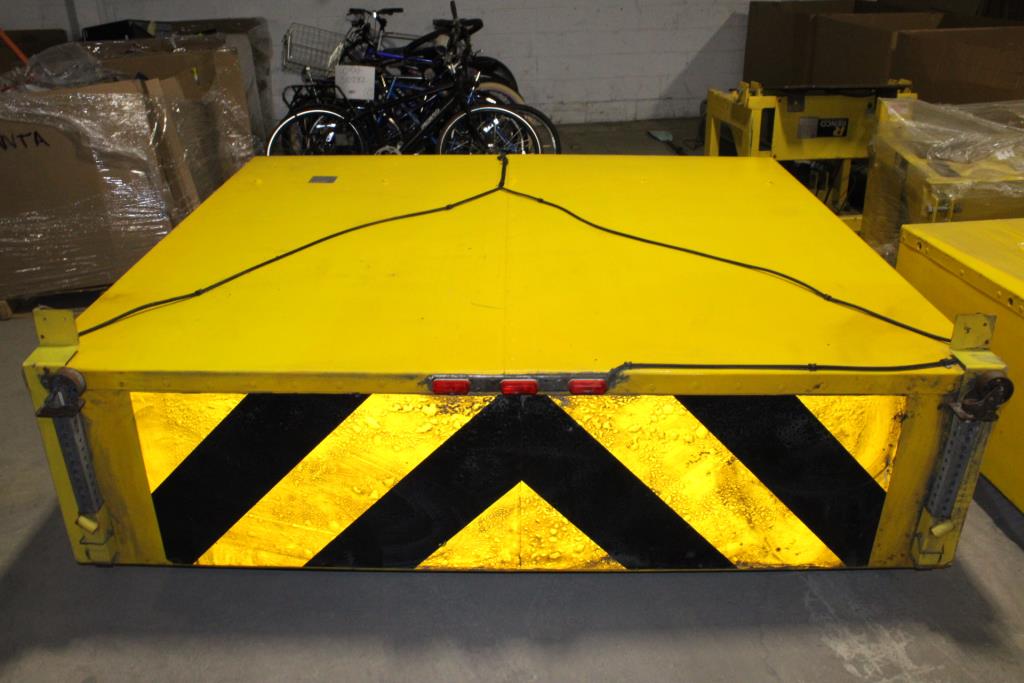 Renco Highway Control Products Crash Attenuator And More, 5 Pieces Property Room