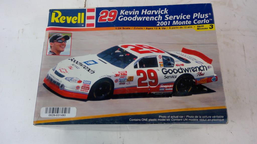 Revell Kevin Harvick Goodwrench Service Plus 2001 Monte Carlo Model Car