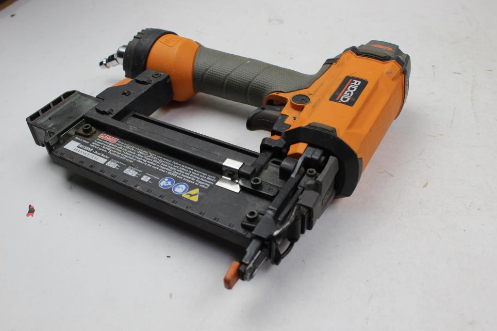 Ridgid R213BNE 18Gauge 21/8 In. Brad Nailer Property Room