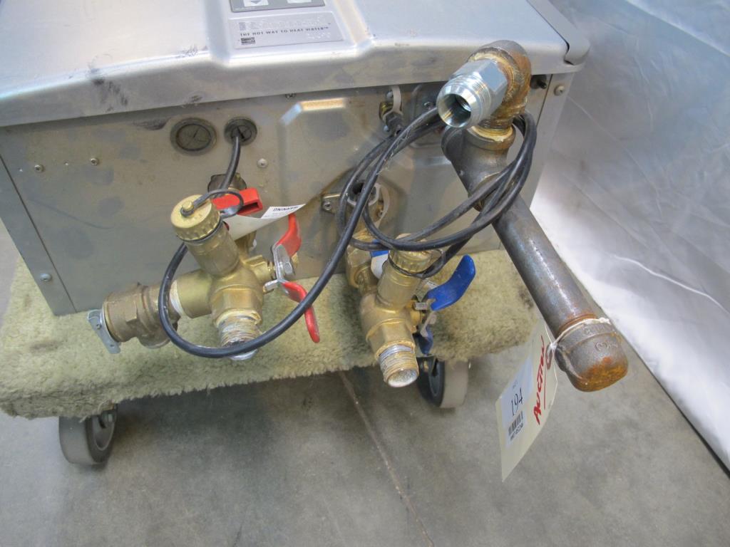 Rinnai RUC90i Tankless Water Heater | Property Room