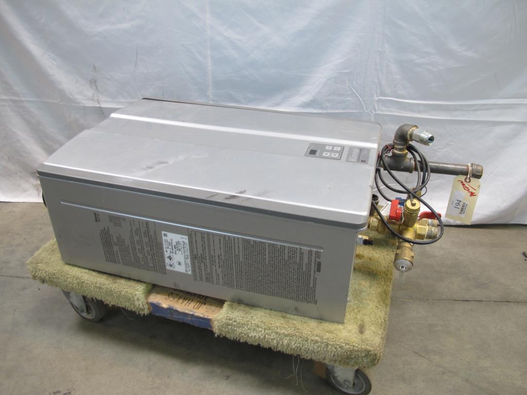 Rinnai RUC90i Tankless Water Heater | Property Room