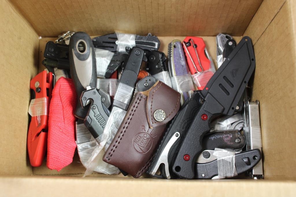 Roughneck And Other Knives, 30 Pieces + Gun Holster And Clamp