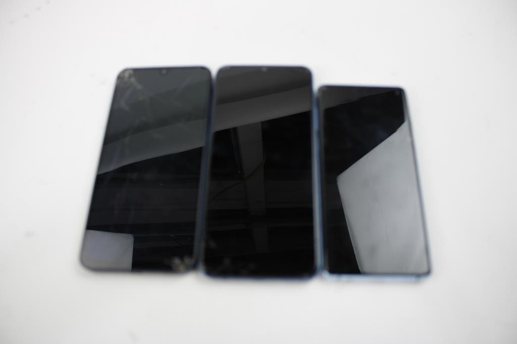 Samsung, Boost Mobile Cell Phone Lot, 3 Pieces, Sold For Parts