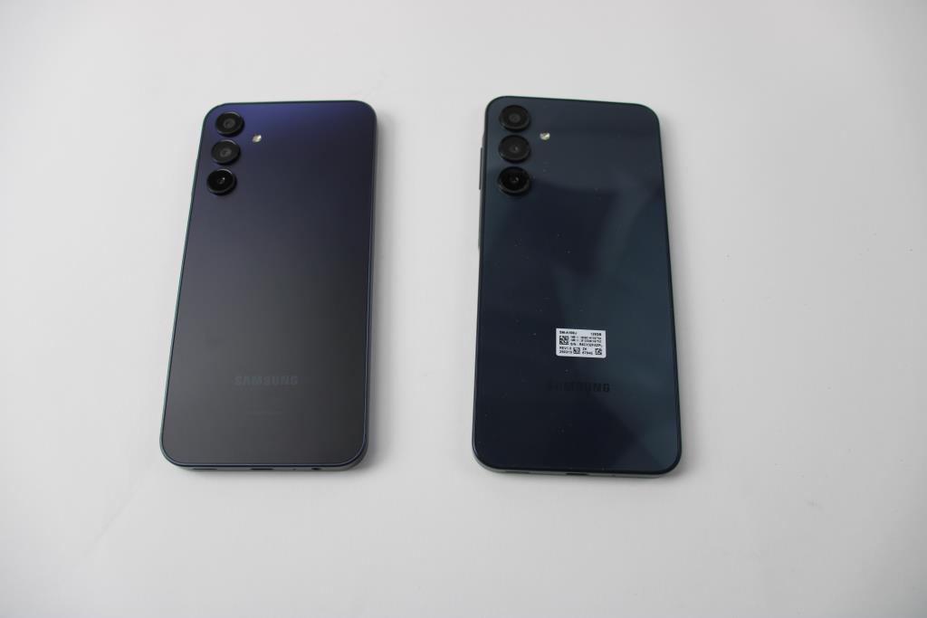 Samsung Cell Phone Lot, 2 Pieces, Sold For Parts