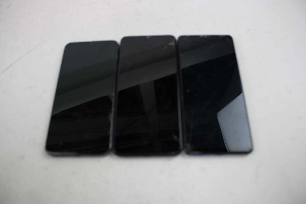 Samsung Cell Phone Lot, 3 Pieces, Sold For Parts