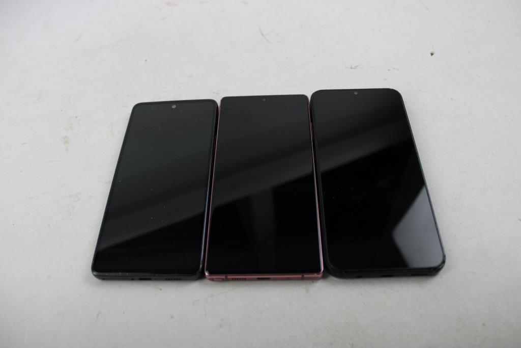 Samsung Cell Phone Lot, 3 Pieces, Sold For Parts