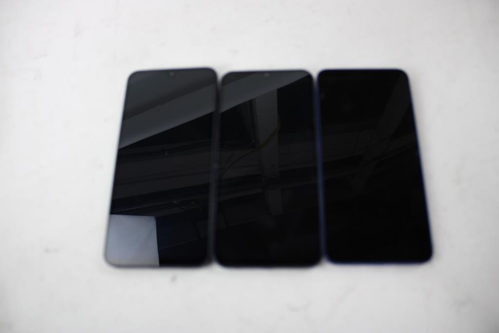 Samsung Cell Phone Lot, 3 Pieces, Sold For Parts