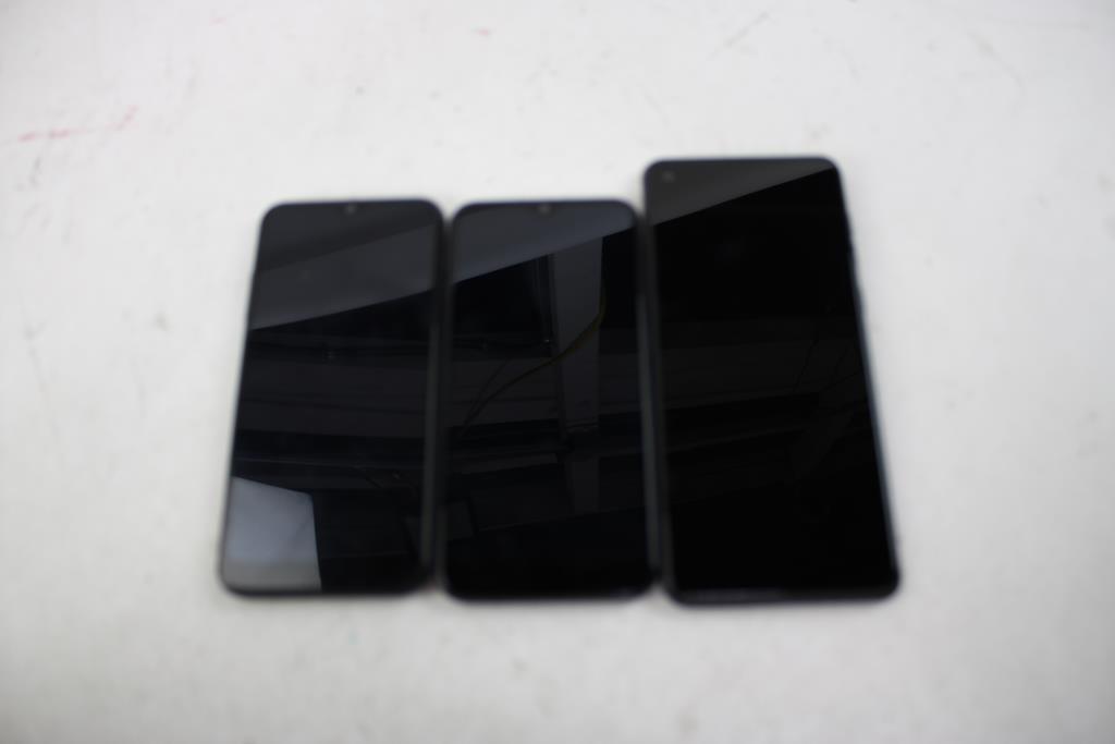 Samsung Cell Phone Lot, 3 Pieces, Sold For Parts