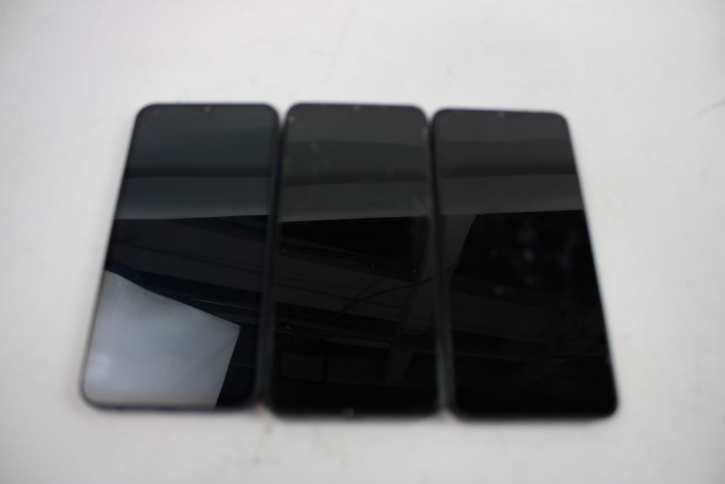 Samsung Cell Phone Lot, 3 Pieces, Sold For Parts