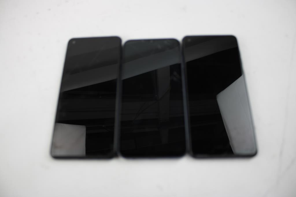Samsung Cell Phone Lot, 3 Pieces, Sold For Parts