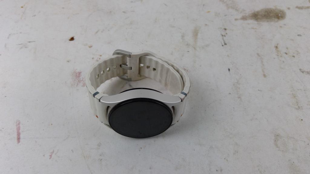 Samsung Galaxy Watch 7 Smartwatch Sold For Parts