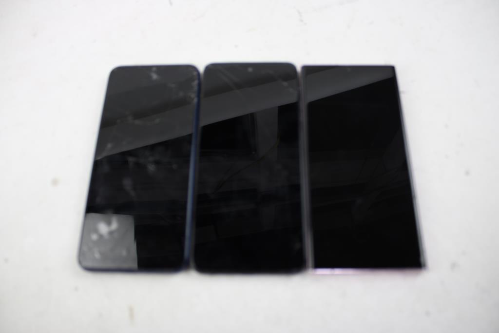 Samsung, Motorola Cell Phone Lot, 3 Pieces, Sold For Parts