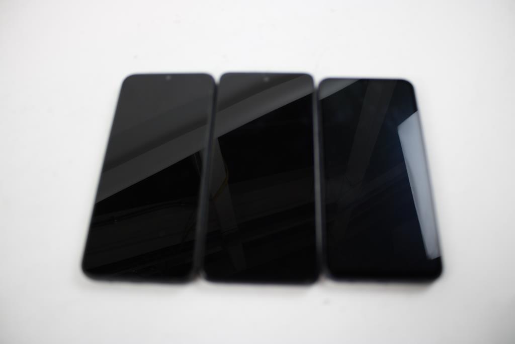 Samsung, Motorola, Cell Phone Lot, 3 Pieces, Sold For Parts