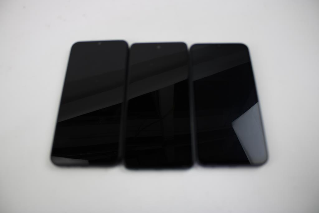 Samsung, Motorola Cell Phone Lot,  Pieces,3 Sold For Parts
