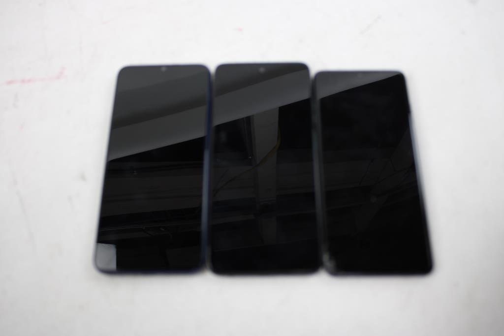 Samsung, Motorola, Cricket Cell Phone Lot, 3 Pieces, Sold For Parts