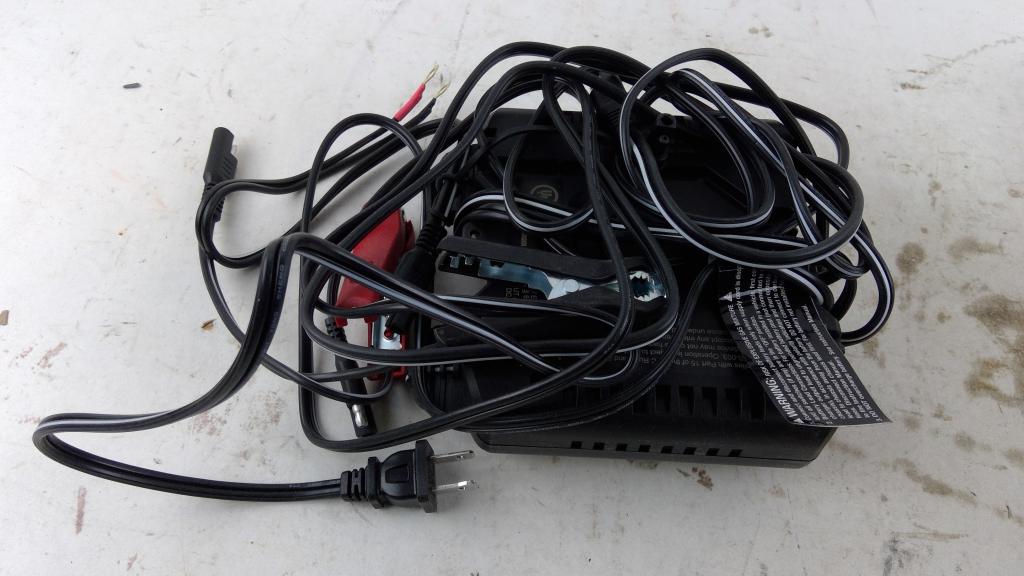 Schumacher Battery Charger / Maintainer