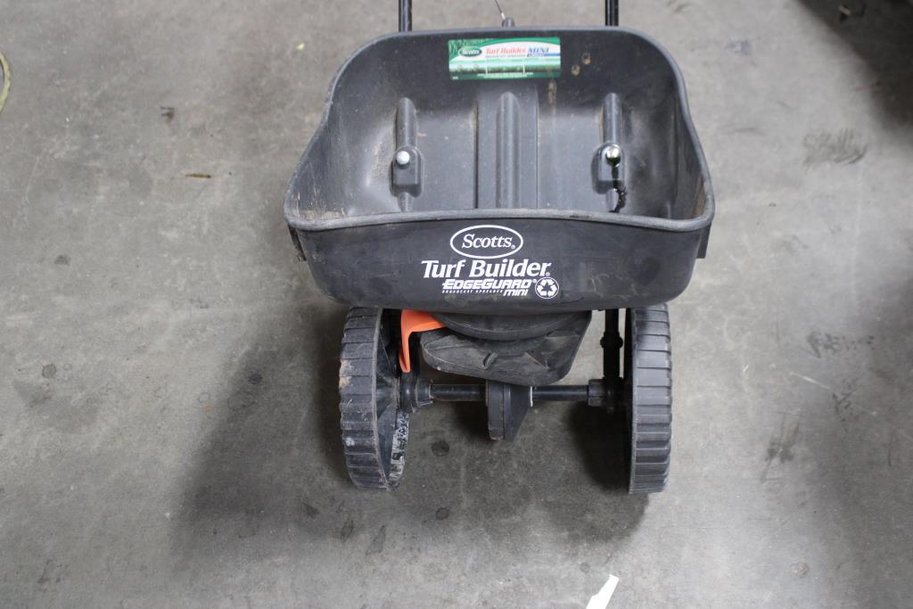 Scotts Turf Builder Edgeguard Broadcast Speeder Mini