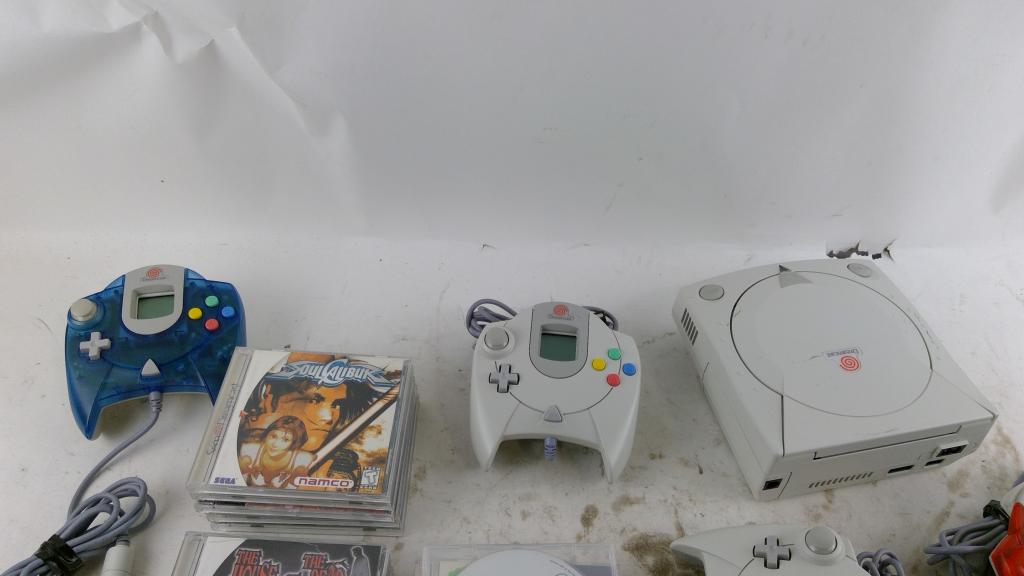 Sega Dreamcast Console  And More 10+ Pieces