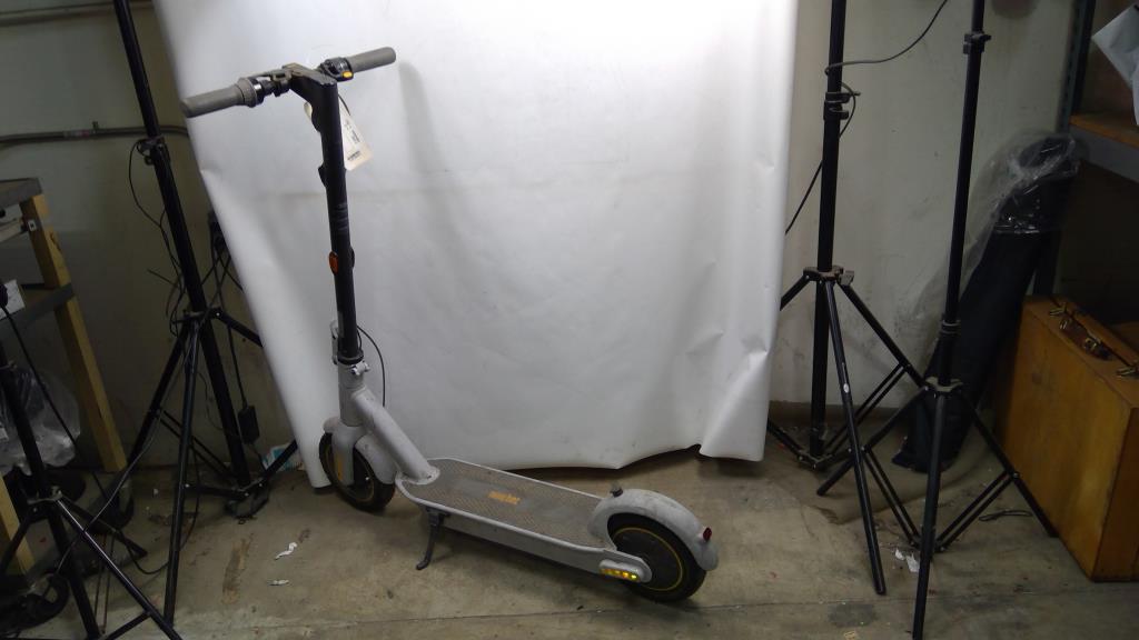 Segway Ninebot MAX G30LP Electric Scooter