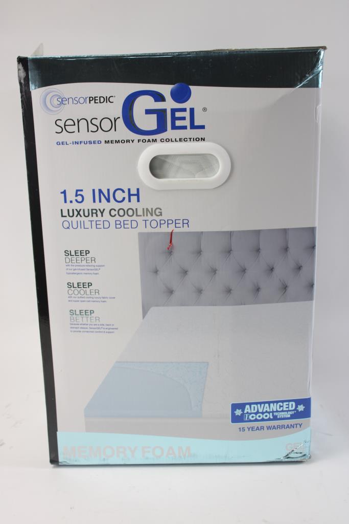 Sensorpedic 1.5 Inch Luxury Cooling Quilted Bed Topper Property Room