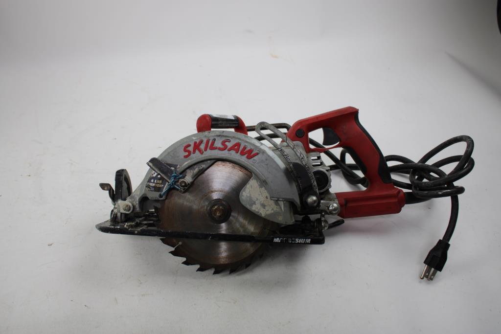 Skilsaw 7-1/4" Lightweight Magnesium Worm-Drive Circular Saw