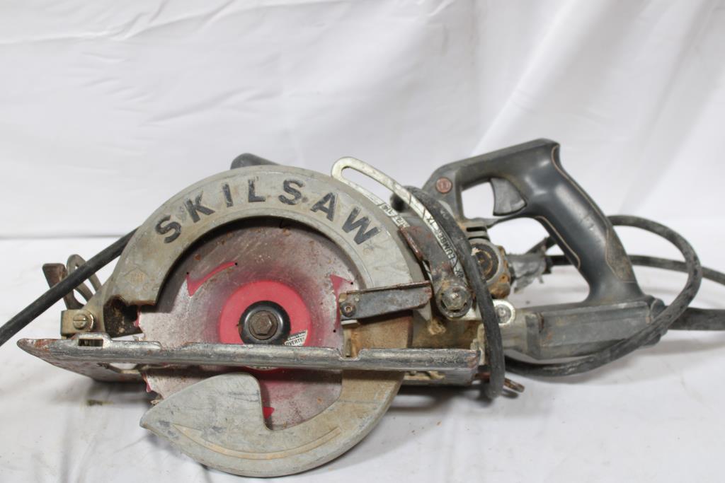 Skilsaw 7-1/4" Worm Drive Corded Circular Saw
