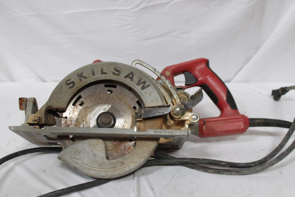Skilsaw Worm Drive 7-1/4" Saw