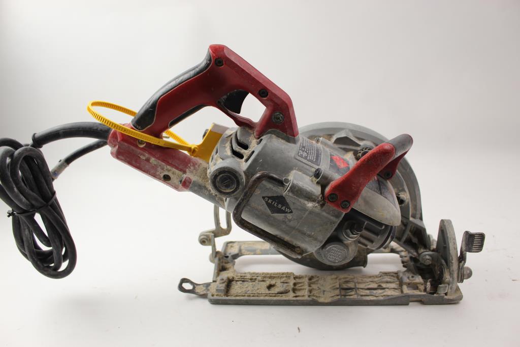 Skilsaw Worm Drive SPT77WML Corded Circular Saw Property Room