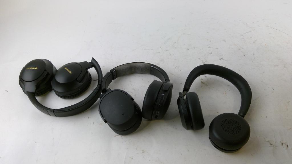 Skullcandy Wireless Headphones And More 3 Pieces