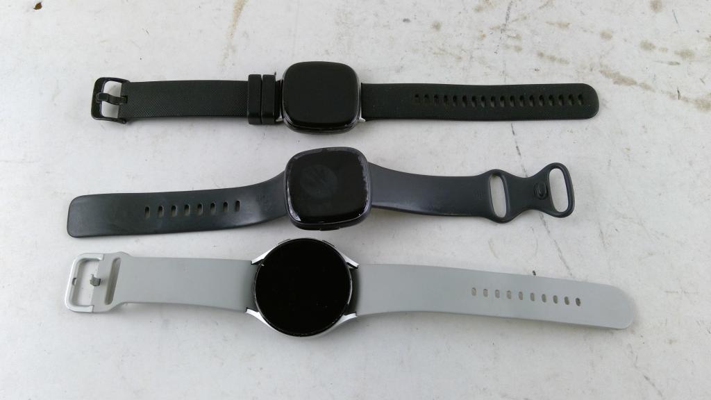 Smartwatches 3 Pieces SOLD FOR PARTS