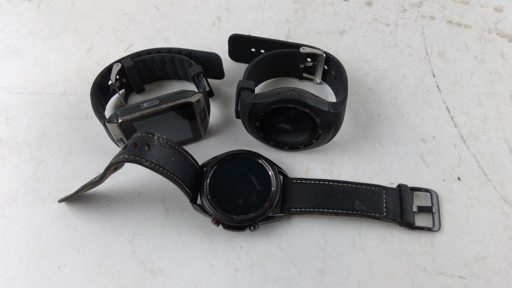 Smartwatches 3 Pieces SOLD FOR PARTS