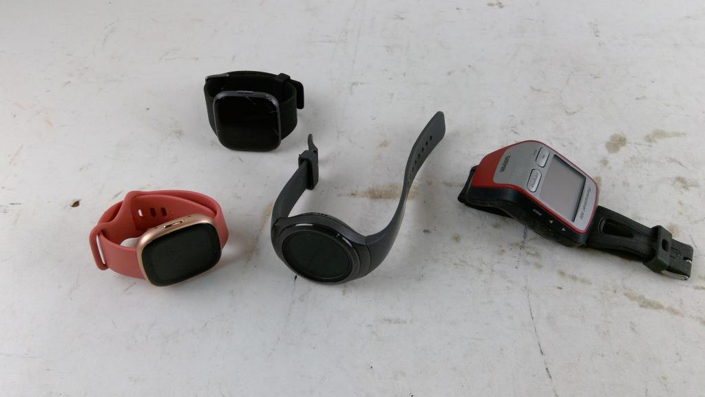 Smartwatches 4 Pieces SOLD FOR PARTS