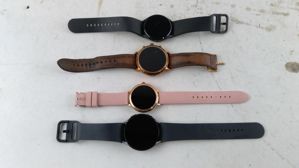 Smartwatches 4 Pieces SOLD FOR PARTS