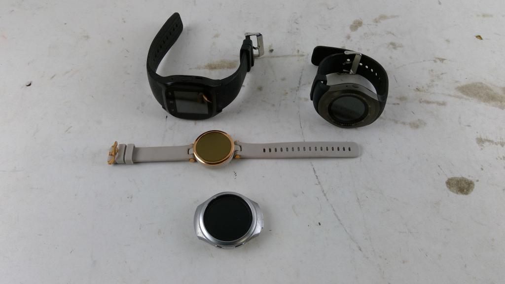 Smartwatches 4 Pieces SOLD FOR PARTS