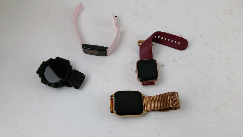 Smartwatches 4 Pieces SOLD FOR PARTS