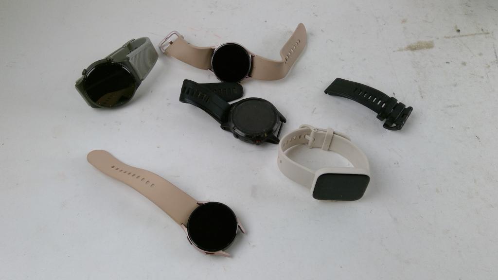 Smartwatches 5 Pieces SOLD FOR PARTS