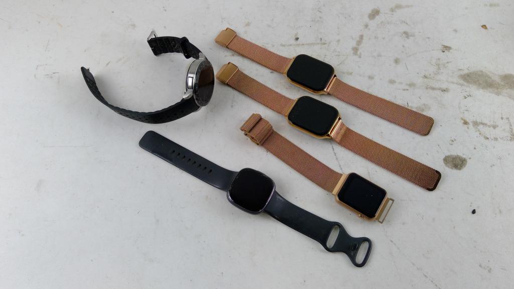 Smartwatches 5 Pieces SOLD FOR PARTS