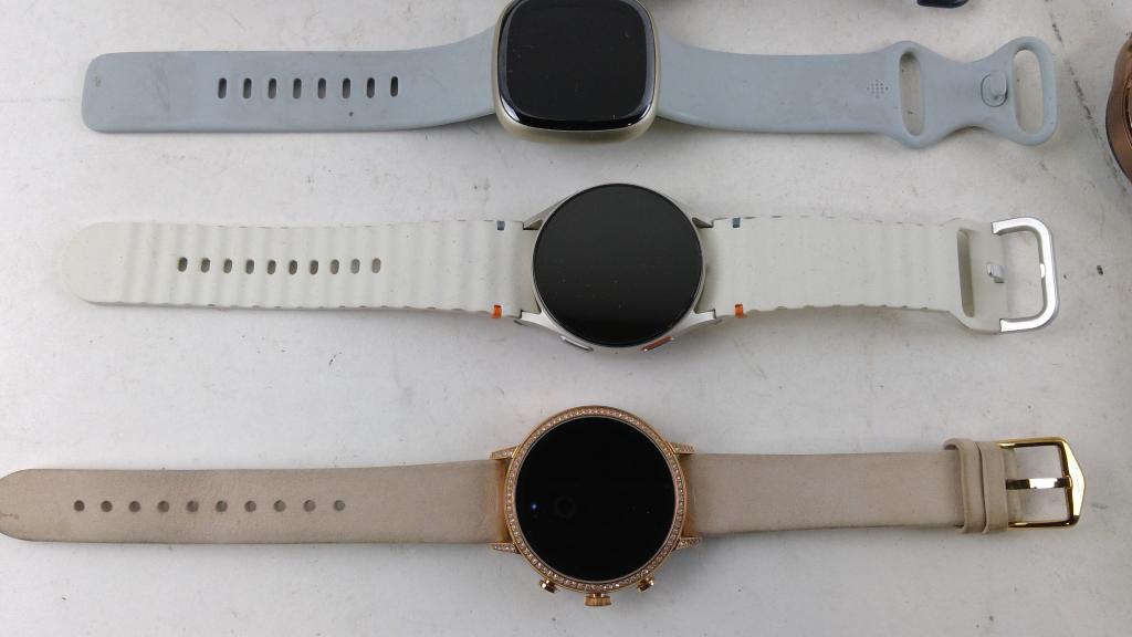 Smartwatches 5 Pieces SOLD FOR PARTS