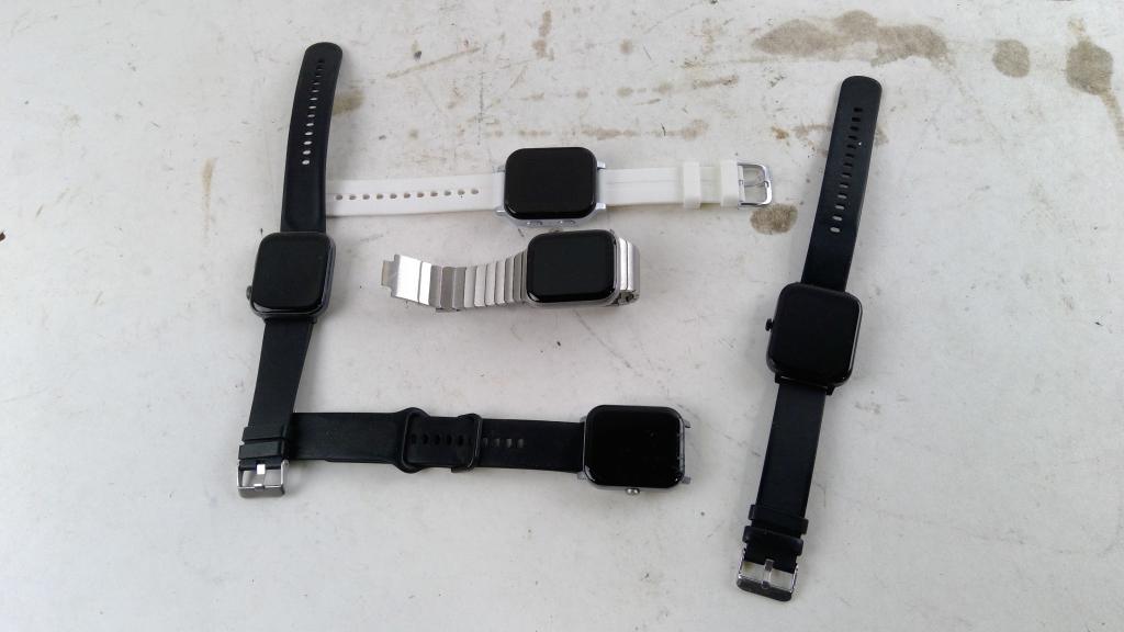 Smartwatches 5 Pieces SOLD FOR PARTS