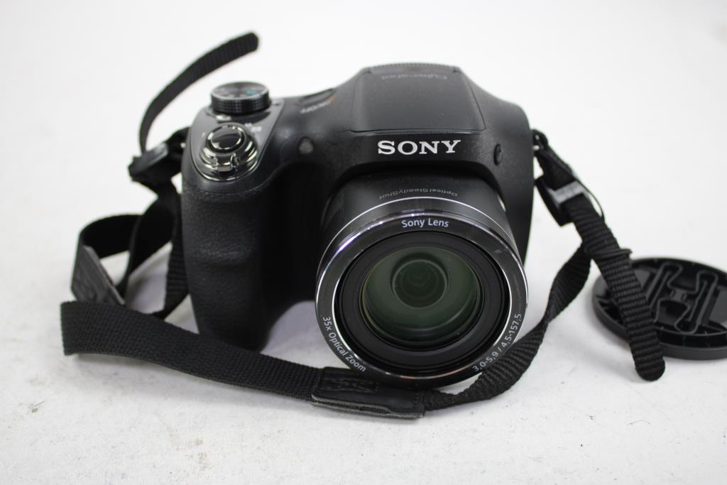 Sony Cyber-Shot Digital Camera With Camera Bag